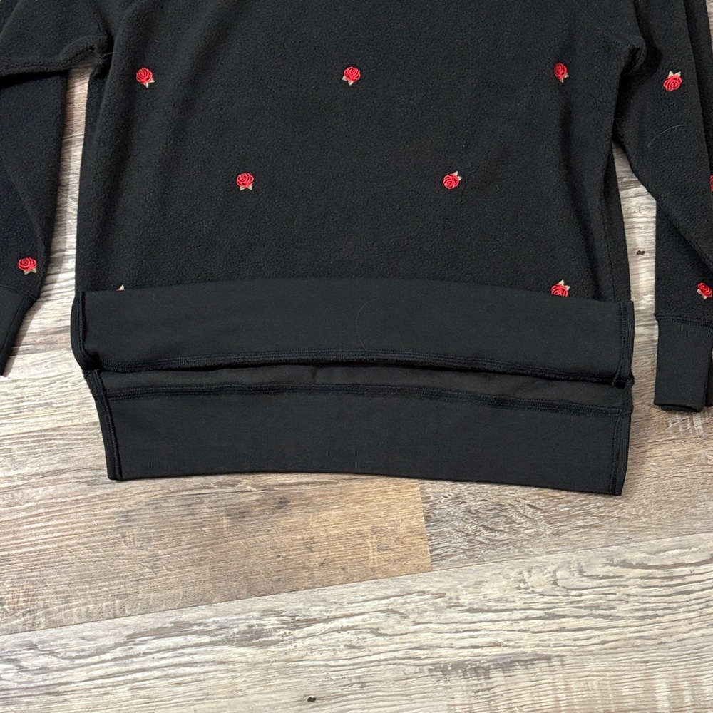 🌹 🆕 PINK Victoria's Secret Black fleece Sweater with Red Rose Detail - Picture 8 of 9